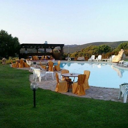 Hotel Ristorante La Tana Di Li Mazzoni Trinità dʼAgultu Dış mekan fotoğraf